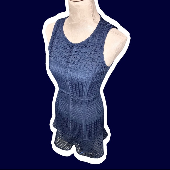 FOREVER NEW lace bodycon peplum hem dress - Picture 5 of 10